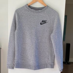 Nike women’s gray crewneck sweatshirt XS